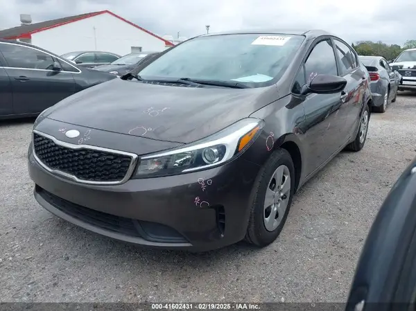 3KPFK4A79HE134323 2017 KIA FORTE - Image 2