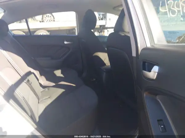 3KPFK4A79HE136279 2017 KIA FORTE - Image 8