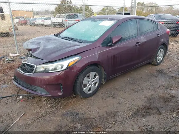 3KPFK4A79HE137027 2017 KIA FORTE - Image 2