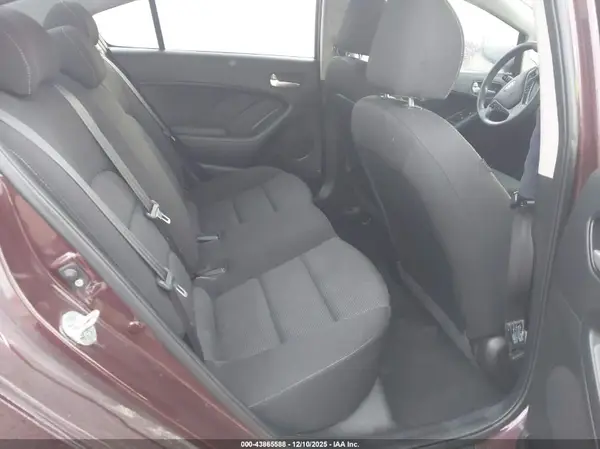 3KPFK4A79HE137027 2017 KIA FORTE - Image 8