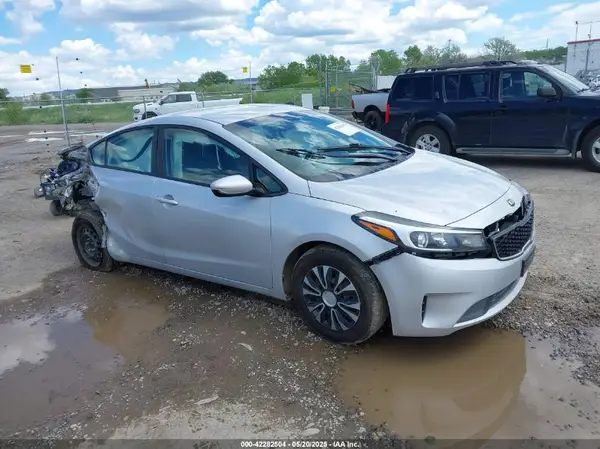 3KPFK4A79HE139554 2017 KIA FORTE - Image 1