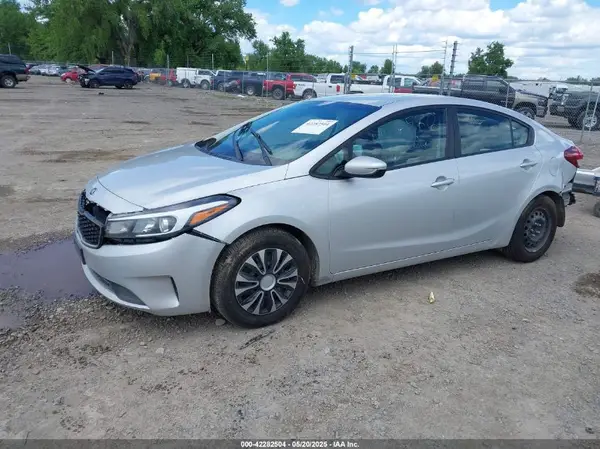 3KPFK4A79HE139554 2017 KIA FORTE - Image 2