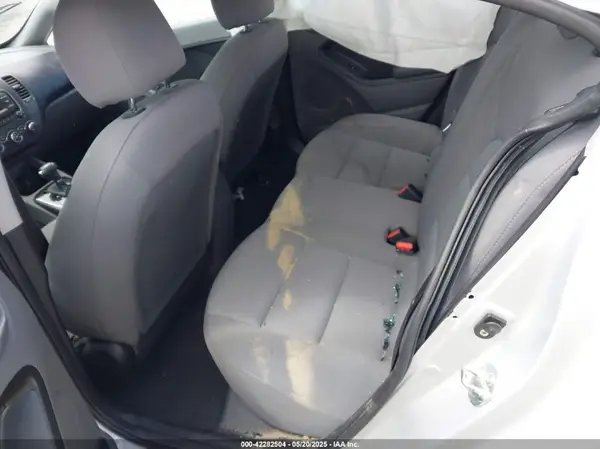 3KPFK4A79HE139554 2017 KIA FORTE - Image 8