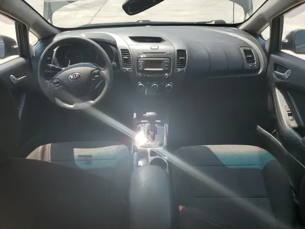 3KPFK4A79HE139960 2017 KIA FORTE - Image 8