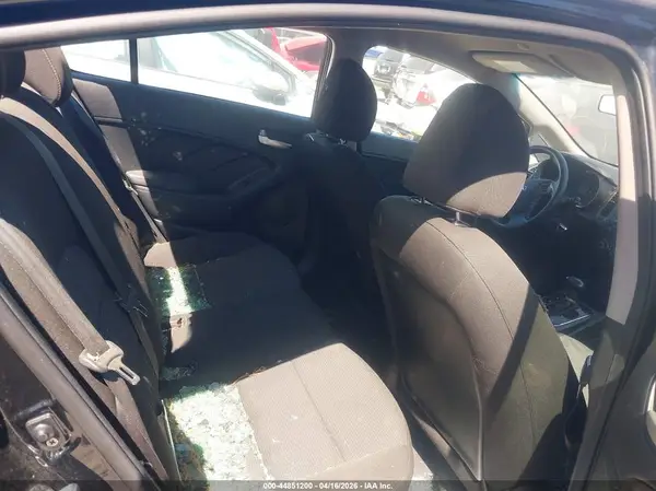 3KPFK4A79HE140512 2017 KIA FORTE - Image 8