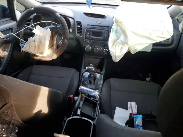 3KPFK4A79HE141014 2017 KIA FORTE - Image 8