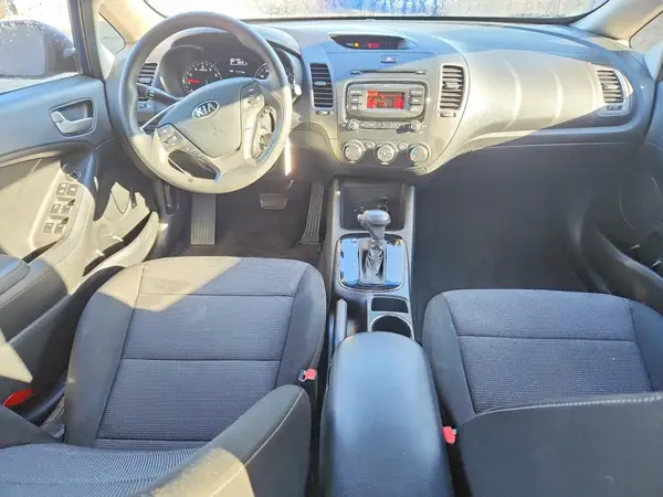 3KPFK4A79HE141319 2017 KIA FORTE - Image 8