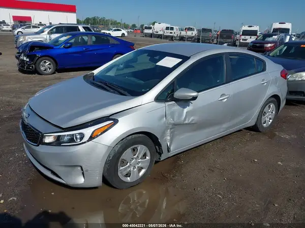 3KPFK4A79HE143605 2017 KIA FORTE - Image 2