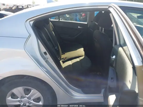 3KPFK4A79HE143605 2017 KIA FORTE - Image 8