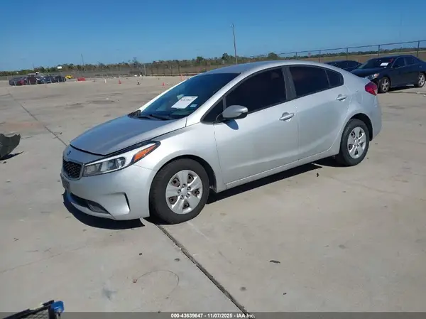 3KPFK4A79HE143622 2017 KIA FORTE - Image 2