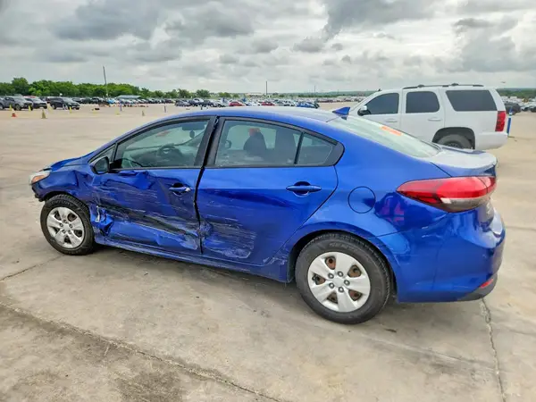 3KPFK4A79HE143720 2017 KIA FORTE - Image 2