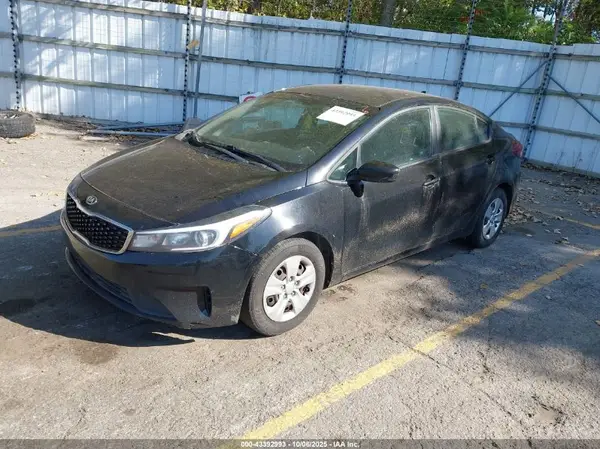 3KPFK4A79HE143992 2017 KIA FORTE - Image 2