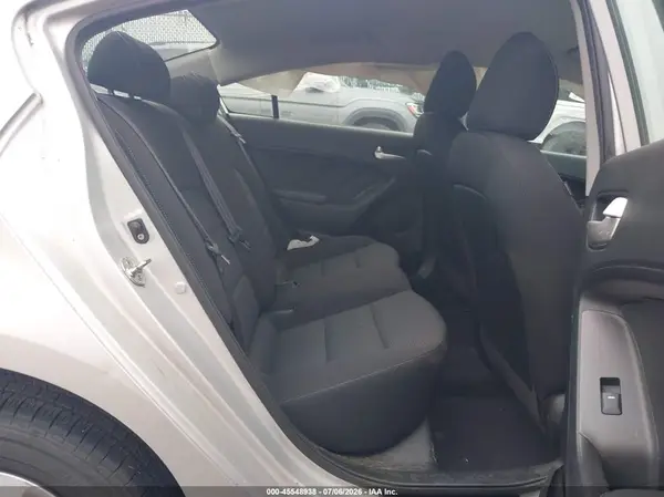 3KPFK4A79HE148352 2017 KIA FORTE - Image 8