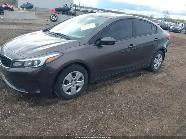 3KPFK4A79HE149615 2017 KIA FORTE - Image 2