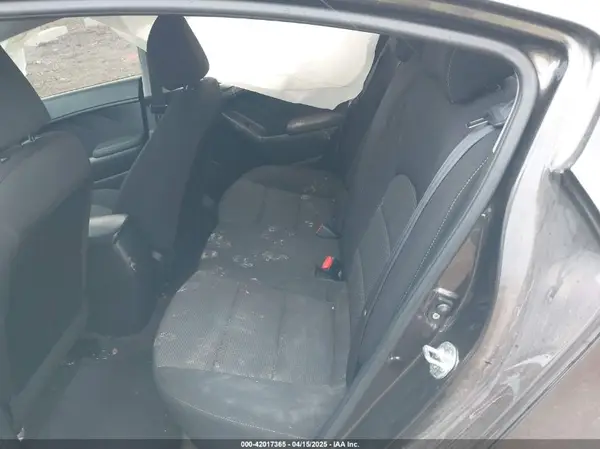3KPFK4A79HE149615 2017 KIA FORTE - Image 8