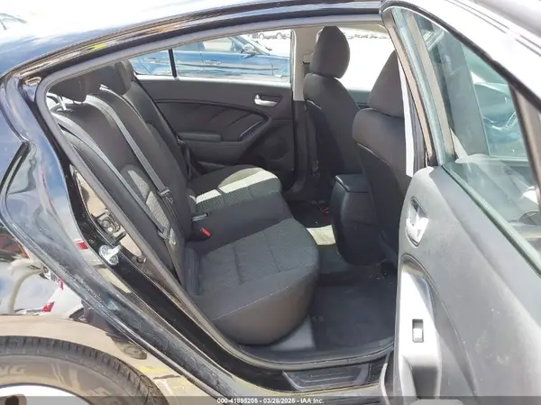 3KPFK4A79HE150473 2017 KIA FORTE - Image 8