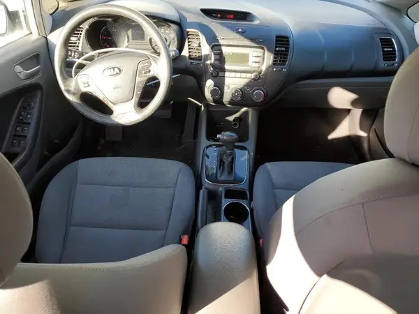 3KPFK4A79HE151073 2017 KIA FORTE - Image 8