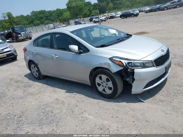 3KPFK4A79HE152210 2017 KIA FORTE - Image 1