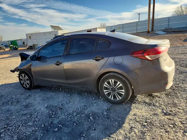 3KPFK4A79HE154104 2017 KIA FORTE - Image 2