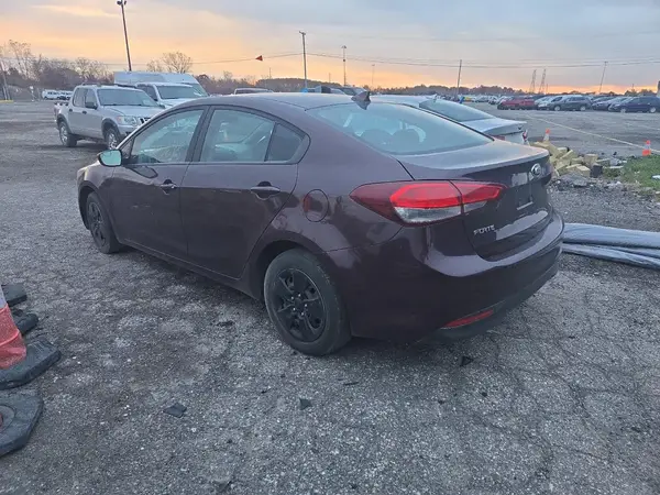 3KPFK4A79HE156371 2017 KIA FORTE - Image 2
