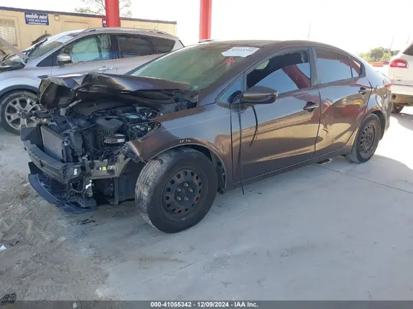 3KPFK4A79HE156497 2017 KIA FORTE - Image 2