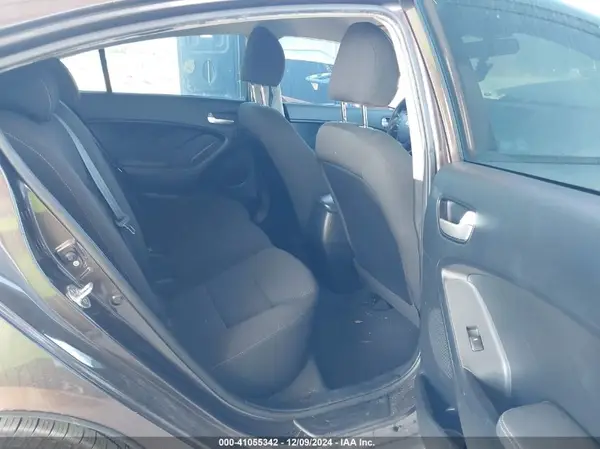 3KPFK4A79HE156497 2017 KIA FORTE - Image 8