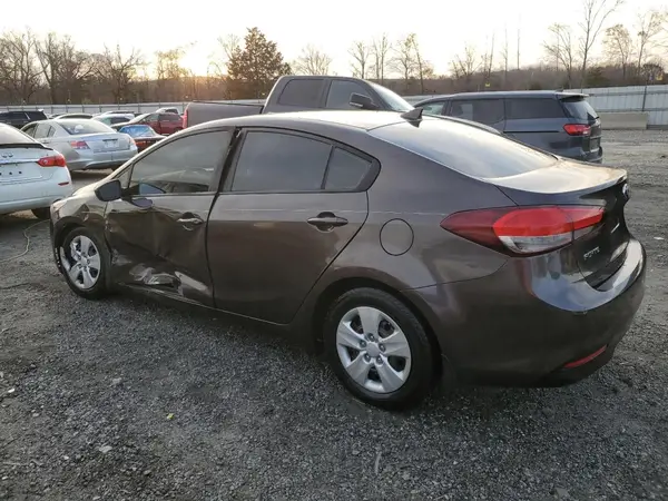 3KPFK4A79HE156516 2017 KIA FORTE - Image 2