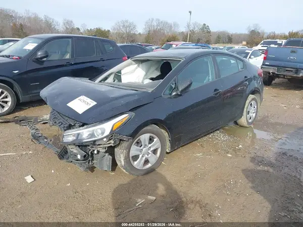 3KPFK4A79HE156760 2017 KIA FORTE - Image 2
