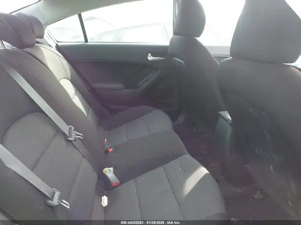 3KPFK4A79HE156760 2017 KIA FORTE - Image 8