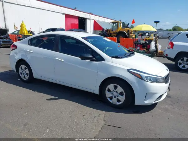 3KPFK4A79HE156869 2017 KIA FORTE - Image 1