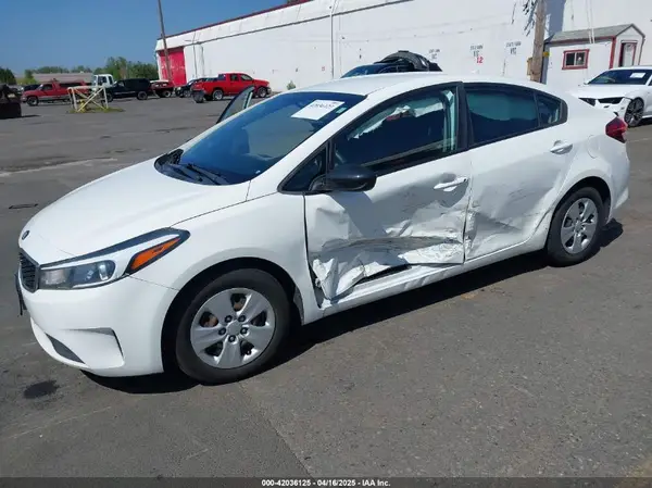 3KPFK4A79HE156869 2017 KIA FORTE - Image 2