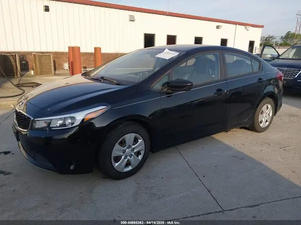 3KPFK4A79HE158198 2017 KIA FORTE - Image 2