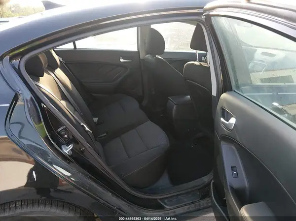 3KPFK4A79HE158198 2017 KIA FORTE - Image 8