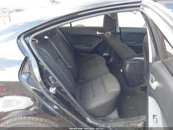 3KPFK4A79HE158573 2017 KIA FORTE - Image 8