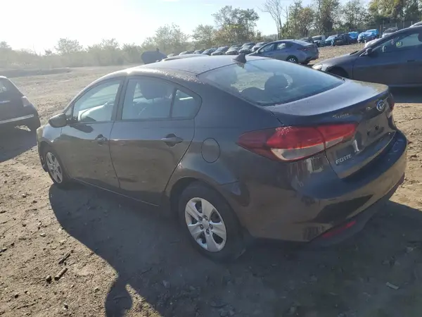 3KPFK4A79JE164928 2018 KIA FORTE - Image 2