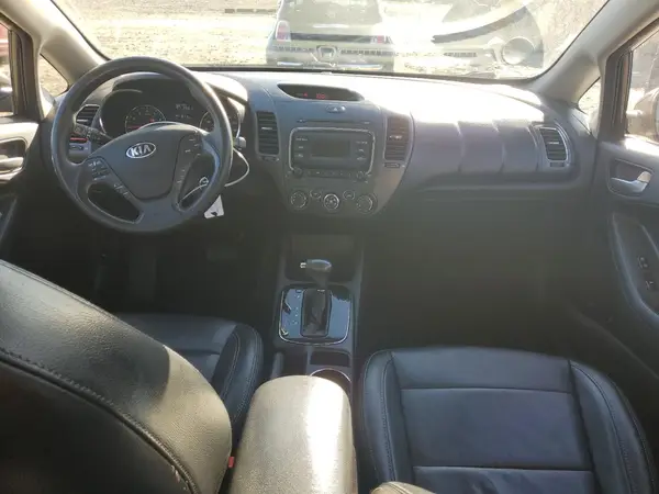3KPFK4A79JE164928 2018 KIA FORTE - Image 8