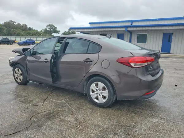 3KPFK4A79JE164945 2018 KIA FORTE - Image 2
