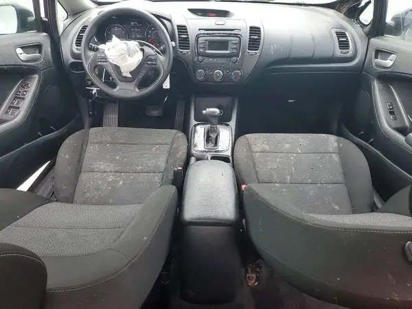 3KPFK4A79JE164945 2018 KIA FORTE - Image 8