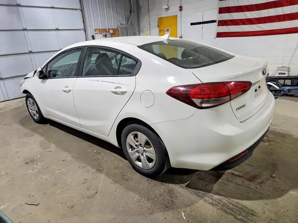 3KPFK4A79JE167442 2018 KIA FORTE - Image 2