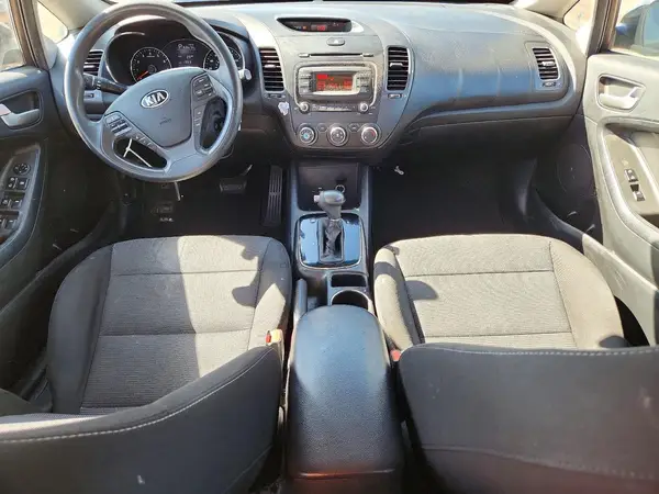 3KPFK4A79JE168512 2018 KIA FORTE - Image 8