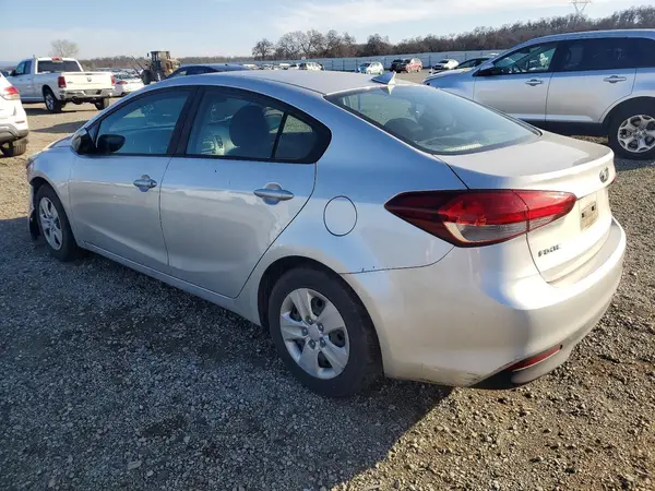 3KPFK4A79JE168834 2018 KIA FORTE - Image 2
