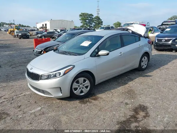 3KPFK4A79JE168946 2018 KIA FORTE - Image 2