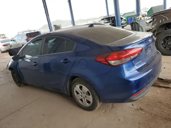 3KPFK4A79JE170583 2018 KIA FORTE - Image 2