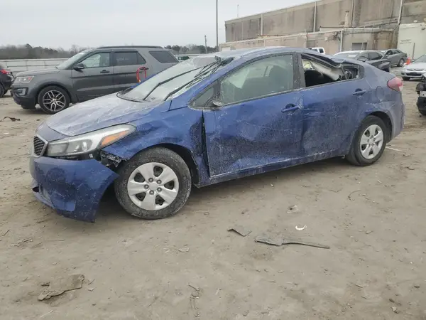 3KPFK4A79JE174570 2018 KIA FORTE - Image 1