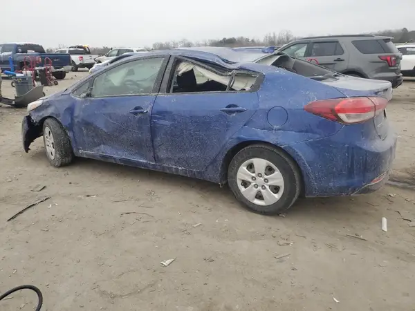 3KPFK4A79JE174570 2018 KIA FORTE - Image 2