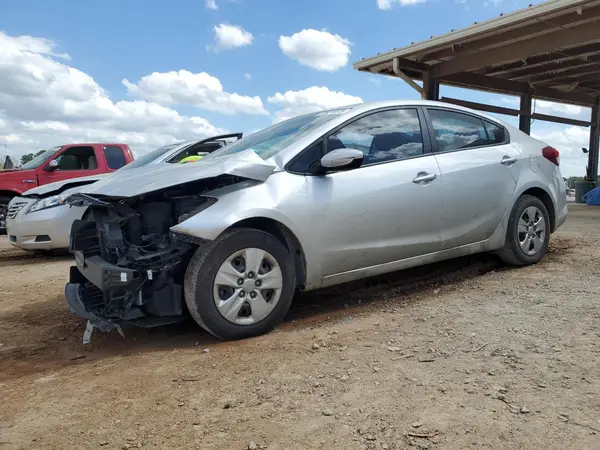 3KPFK4A79JE175752 2018 KIA FORTE - Image 1