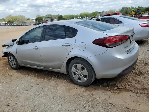 3KPFK4A79JE175752 2018 KIA FORTE - Image 2