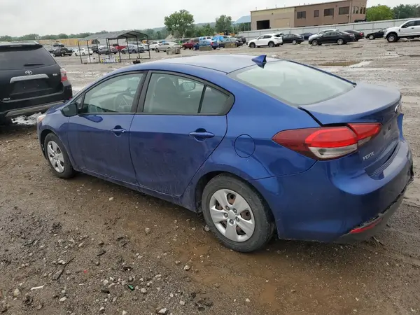 3KPFK4A79JE175850 2018 KIA FORTE - Image 2