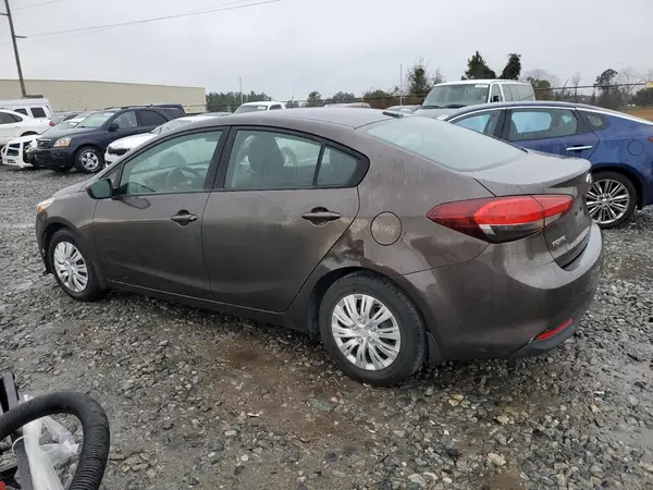 3KPFK4A79JE177579 2018 KIA FORTE - Image 2