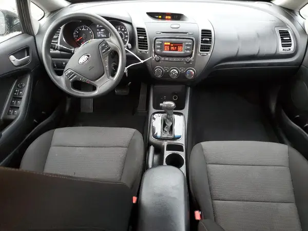 3KPFK4A79JE177579 2018 KIA FORTE - Image 8